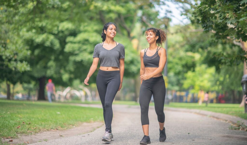 Friends walking to lose weight, with a combination of hypnosis